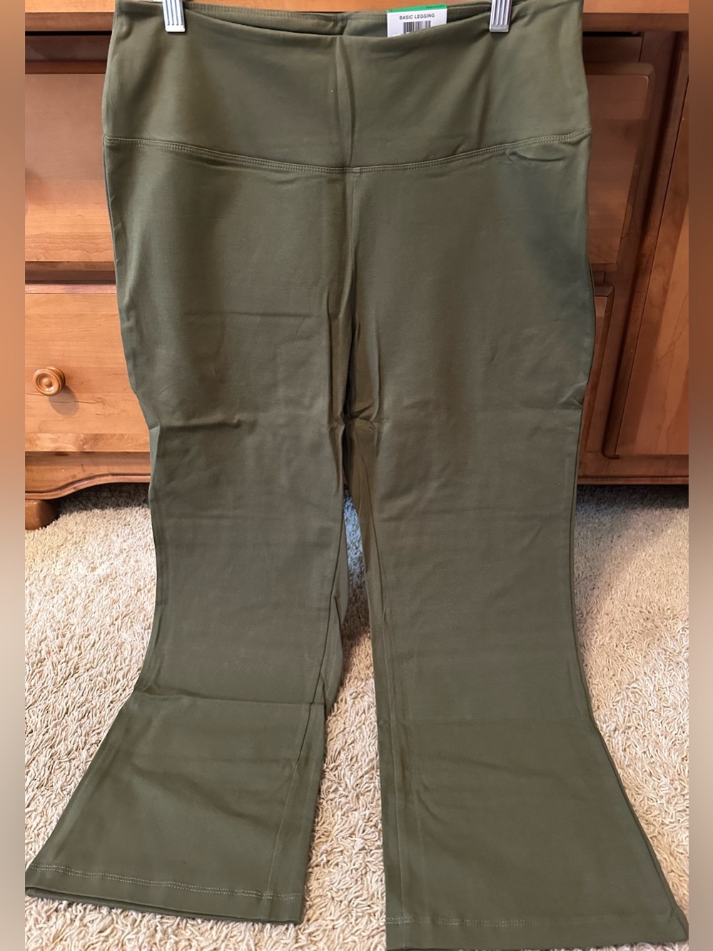 NWT STYLE & CO OLIVE CROPPED FLARE